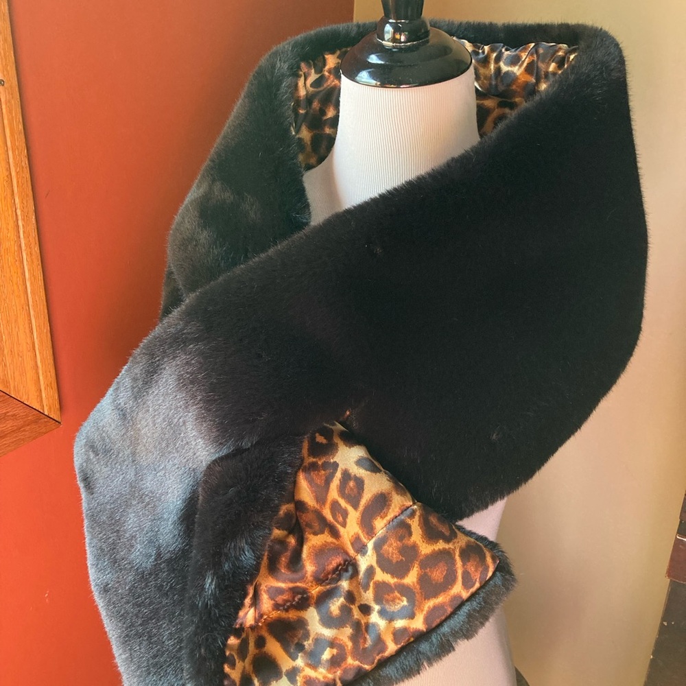 NWT White House Black Market Faux Fur Leopard Signature Black Puffer Stole Scarf